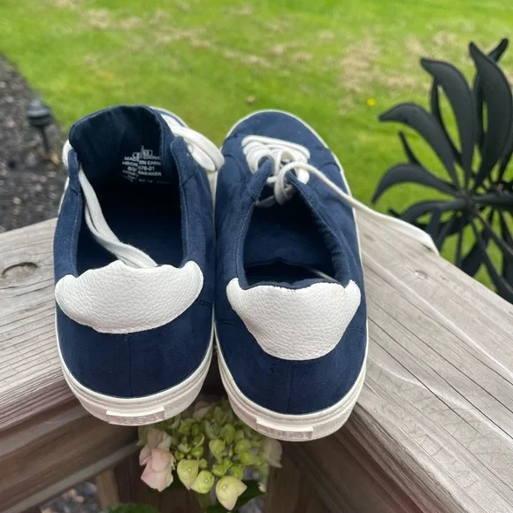 Old navy court shoes- size 9 - Picture 3 of 5